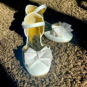 Dream Pairs White Mary Janes with Bow